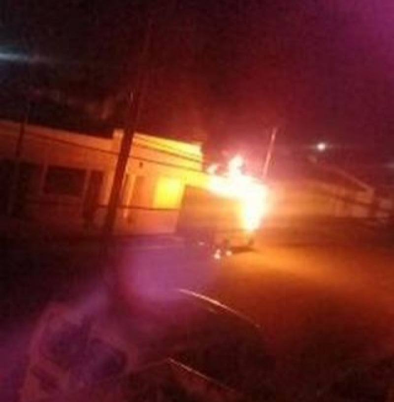 Bomberos intervino en el incendio de una trafic